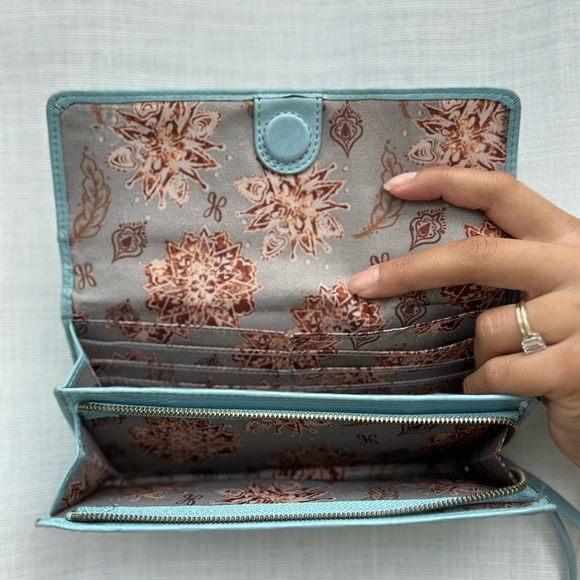 HOBO Rider Leather Wallet Blue, Continental Wallet, Magnet and Zipper Closure - Picture 8 of 9